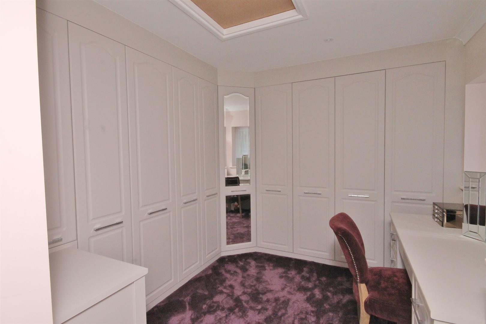 DRESSING ROOM
